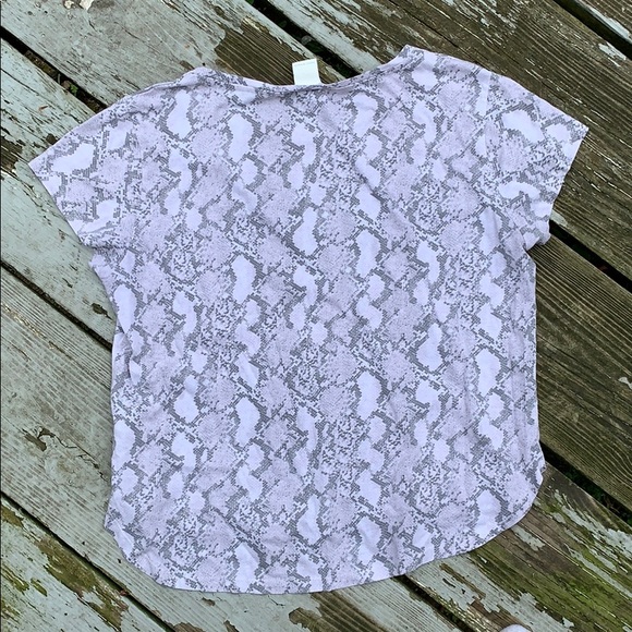 🌻 5 for $25 H&M Python Snake Basic Tee Large - Picture 6 of 6